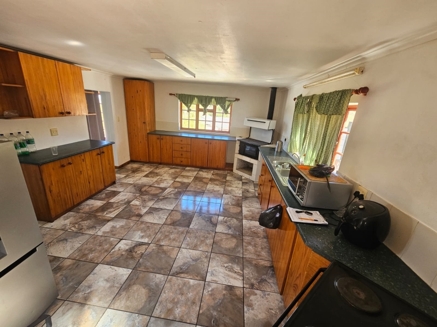 To Let 6 Bedroom Property for Rent in Loevenstein Western Cape
